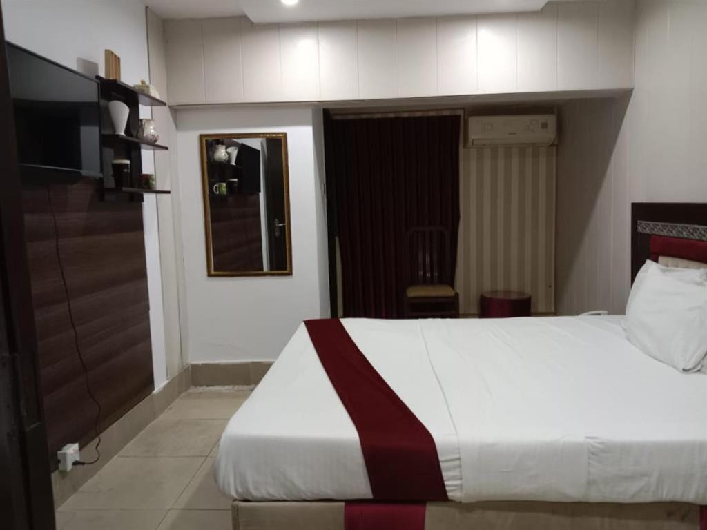 Helen One Hotel Lahore Exterior photo