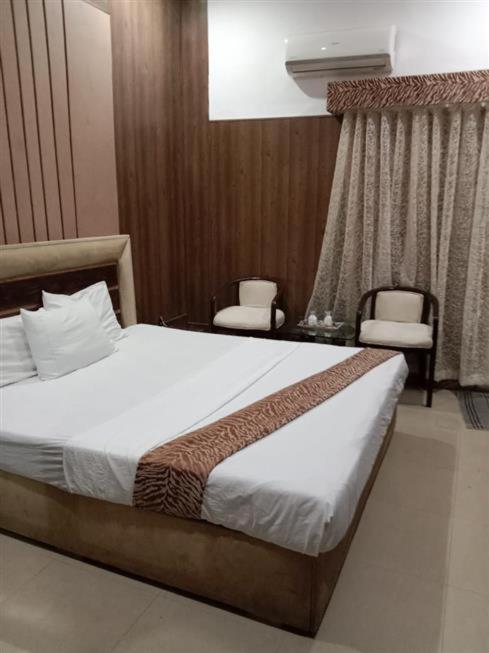 Helen One Hotel Lahore Exterior photo
